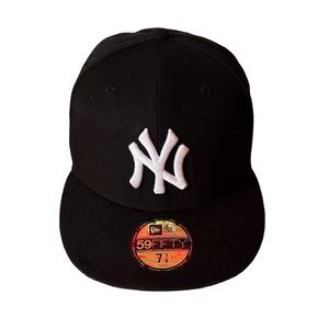 Black New York Yankees Fitted Cap